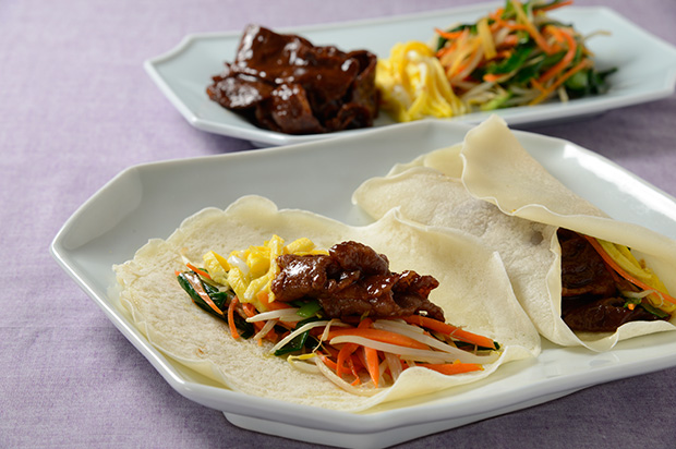 牛肉の中華風クレープ巻き（春餅）